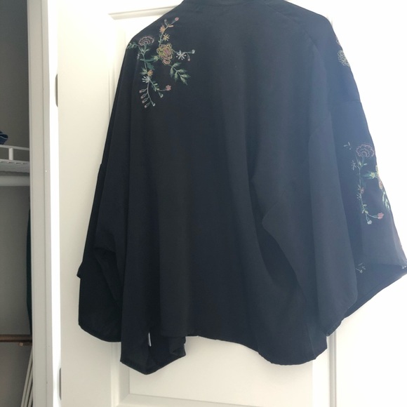 Romeo + Juliet Embroidered Floral Kimono Jacket - Picture 5 of 6